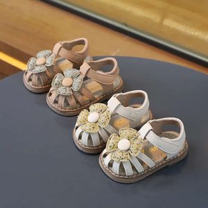 2024 Kleinkind Girls süße Blume Sommer Kinder Prinzessin Wanderschuhe Mode Kinder hohlige flache Sandalen weicher Boden