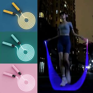 Fiess Ayarlanabilir Gece Parlayan Skip Halat Egzersiz LED Atlama Halatları Açık Dış Mekan Malzemeleri Taşınabilir Eğitim Spor Ekipmanları L2405
