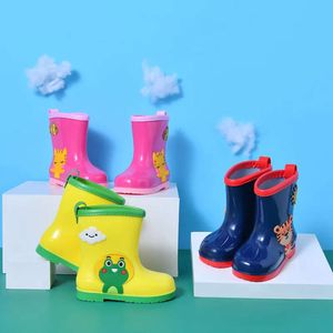 Botas de Lluvia Cartoon Child Rain Four Seasons Stivali in gomma impermeabile per bambini Anti Slip Boy Girl Water Boot Kid Shoe L2405 L2405