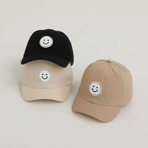 Caps Hats 2024 Summer UV Resistant Baby Boys and Girls Hat Smiling Face Sunscreen Outdoor Fashion Baseball 6-18M d240521