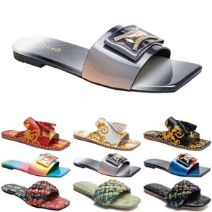 Kadınlar Slaytlar Toptan Terlik Kadın Moda Sandalet Siyah Slide Terlik Düz Flip Flops SI 9C6 S