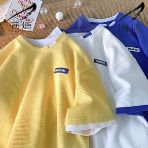 Falsk tvådelar Waffle T-shirt pojkar kortärmad design nischkläder lös och mångsidig trendiga märke t-shirt män kläder y2k 240520