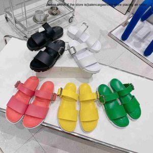 Pradsandals Классические дизайнерские дизайнерские пляжные тапочки плоские шлепанцы женские сандалии дизайнер дизайнер летние дамы в мультфильму Большой головы.