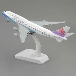 Aircraft Modle 20 см. China Airlines Boeing 747 Lander Taiwan B747 Модель сплавного самолета Модель Игрушки Детские подарок S2452022