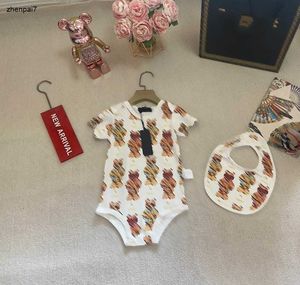 Topp nyfödda jumpsuits Summer Toddler Kläderstorlek 59-90 cm Baby Crawling Suit flera stilar av mönstertryck spädbarnsbodysuit och Bib 24May