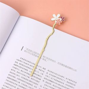 Metal Sakura Bookmark Creative Flower Book Mark Reading Assistant Wsparcie Piękne biuro szkolne Supplors 240515