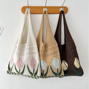 Handmade woven flower tulip hollow knit shoulder bag Korean version versatile high-capacity street commuting woven bag