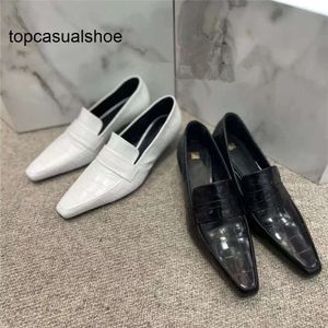 Tacchi alti gatti toteme da donna in stile britannico scarpe singoli nuove bocche poco profonde da donna scarpe da donna in pelle