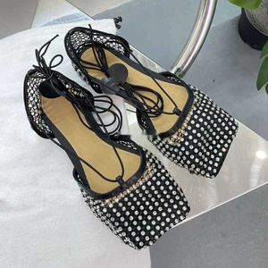 Дизайнерская квадратная головка женская обувь модная ремешок сетчатой сетка Stiletto качество обуви высокой сандалии на высоких каблуках обувь