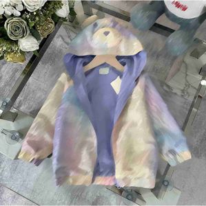 Top Baby Jacket Designer Kids Coat Size 100-160 Rainbow Lradient Suncreen Sundient Cartoon Bear Hat Design With Child Juan10