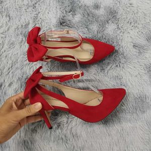 Klänningskor Kvinnor pumpar pekade tå remsandaler Slingback Pumpar Bow High Heels Kitten klack Party Red Wedding Dress Shoes H240521