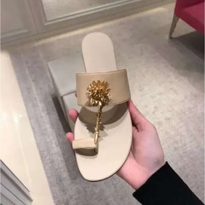 Flops Flat Flip Heel Metal Flower Outdoors مفتوحة أصابع الصنادل الوحيدة الناعمة الأسود تقضي عطلات المرء Slipp F01