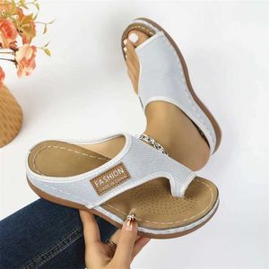 Kapdy 2023 Summer damski moda danchigh high obcass Weddshoes seksowna pompka damska czapka wysokie obcasy impreza T przezroczyste sandały kryształowe J240520