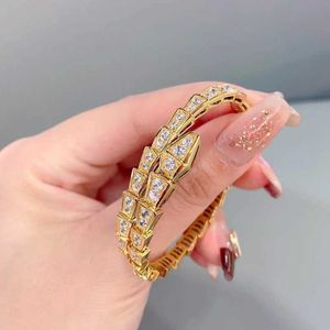 Newly designed bracelets are selling like hot cakes New Snake Full Diamond Spring Bracelet Womens Gold Plated Fashion with Original logo bulgarly
