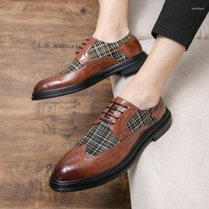 Casual Shoes Men's Business Suit Color Block Carved Lace Up Leather Men mode formell bröllopskontor Oxford