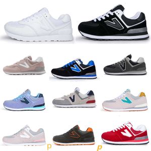 DesignerS New 574 The King Of Slow Running Shoes Men Women Travel Leather Lace-up White Grey Fashion Lady Flat Trainers Letters Man Woman Platform Men Gym Sneakers