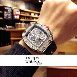 مصمم ريد السماء الميكانيكية السيليكون الفاخرة RM011 Full Mens Star Diamond Diamond inlaid Mechanics Multifunsional Wine Barrel Watch St 571a