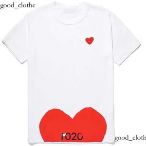 CDGSシャツプレイデザイナーメンズTシャツの恐怖日本の赤い愛の女性のコム完全レーベルTshirt Polo desバッジガーコンエッセンシャルクロージング909