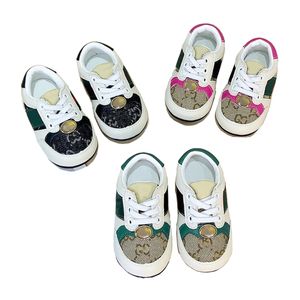 럭셔리 어린이 스니커 어린이 캐주얼 디자이너 아기 첫 워커 클래식 인쇄 이름 브랜드 소년 여자 로고 신발 유로 21-28