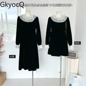 カジュアルドレスgkyocq韓国ファッションブラックベルベットドレス2024秋と冬のヴィンテージドットスプレッチラペルカラーフレアスリーブシックな女性