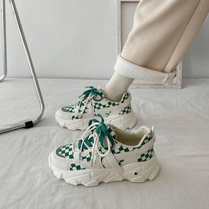 2024 Summer Hot Selling White mångsidig mjuk tjock sula Casual Anti Slip and Wear Resistant Sports Matsutake Heel Shoes