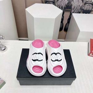 2024 Summer New Xiaoxiangfeng Ugly and Cute Colored Thick Sole Shake Fish Mouth Shoes Beach Slippers for Women