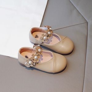 Весна лето детская обувь мягкая кожа ретро цветы дизайн принцессы обувь детские девочки модные мягкие подошва 240520