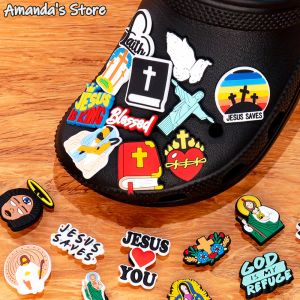 1PCS PVC PVC Religioso Jesus Cog Sapato Charms Sagrado Sapato Bíblia Pinos para Mulher Moman Party Favor Gifts DIY Clipes Acessórios