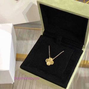 10a Vancflle Designer Light Luxury Niche High Edition Double-sided Lucky Grass Fourleaf Clover Clavicle Pendant 2024 Womens Love Clover Brand Pendant Necklaces