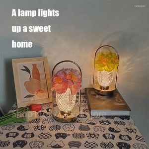 Masa lambaları Nordic Modern Led Lamba Basit Yaratıcı Dekorasyon USB Şarj Atmosferi Oturma Odası Başucu Gece