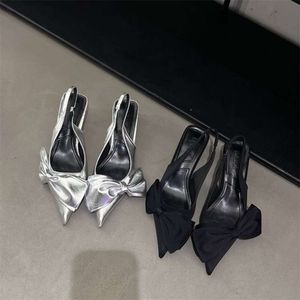 Designer Sandaler High End Silver Bow Style Single Shoes Shoes for Women 2024 Ny vår/sommarhuvudhälta