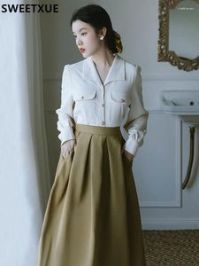 Arbetsklänningar modern vintage dam kläder fransk stil långärmad lapel vit skjorta toppar khaki midi kjol elegant 2 bit set kvinna