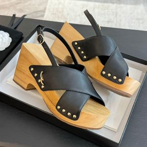 Womens Slingbacks Sandals مصمم Lambbskin Wood Wood Wedge Cheels 9cm فستان حذاء قابلة للتعديل حذاء مشبك حذاء الترفيه