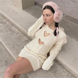カジュアルドレスの女性は、くぼみを編むバックレスの白いドレス2024販売