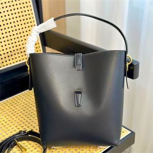 2024 Topphandtag Bucket Bag Luxury Handbag Designer Bag for Woman 10a äkta läder Tote axelväska remmen Mens Crossbody Polse Pochette Clutch Mirror Quality Påsar