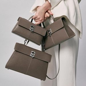 Дизайнерские кафуны сумки капля Duffel Bag Женщины кожаная стойка Стенд ручной комнаты раскладыша