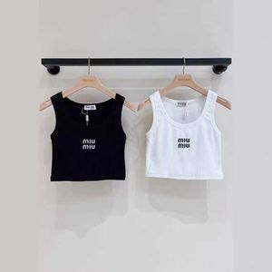 MM Family 24ss New Short Tank Top Slim Fit Stylish and Versatile Letter Embroidery