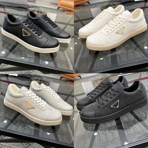 Scarpe firmate di lusso in pelle sneaker in pelle da uomo addestratori smalti triangolo metallico verde nero verde comodo versatile esterno sneaker top basso eur 38-45