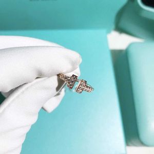 Designer Brand Ring White Fritillaria Double T Öppna alla 925 Sterling Silver Plated 18K Rose Gold Diamond R Love