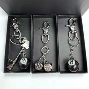 Keychains lanyards japanska metall snidade svarta åtta tärningar solid nyckelring män och kvinnors trendtillbehör gåva hänge street mode q240521