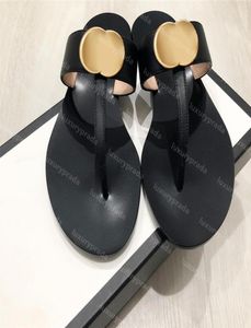 2021 Beach Summer Luxury Designers slippers Sandals sneakers Women Fashion Flip Flops lady Leather Metal shoes Double Buckle s Slides Large4407590