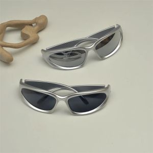 Yeni Y2K Küçük Çerçeve Güneş Gözlüğü Erkekler ve Kadınlar İçin Klasik Vintage Güneş Gözlükleri Açık Hava Spor Sürüş Gözlük UV400 Oculos de Sol