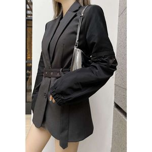 Jackets femininos Autumn/Winter 3D Cut Contrast Design Cinturão da moda, mangas versáteis emendadas, casaco para mulheres
