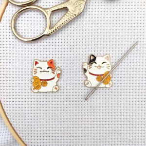 Fortune Cats Magnetic Needle Minders for Cross Stitch Set Sewing Magnet Needle Keeper Finder Brodery Accessories Needle Nanny Nanny