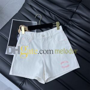 Projektant White Dżinsy Projektant Letter Dżinsowe spodenki Letnie oddychanie wąsła talia Szczupłe spodnie dżinsowe dla kobiet