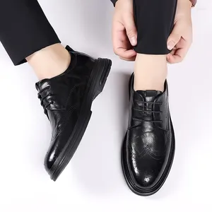 Повседневная обувь 2024 Британское стиль обуви мужчин из мягкой подошвы Oxford Caffore Feether Dress Классическое бизнес-офис Формальный шнурок