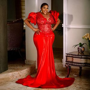 2024 Plus Size Red Prom Dresses för speciella tillfällen Illusion Korta ärmar Täräckade Appliced ​​Spets födelsedagsfestklänning Andra mottagningsklänningar för svarta kvinnor AM906