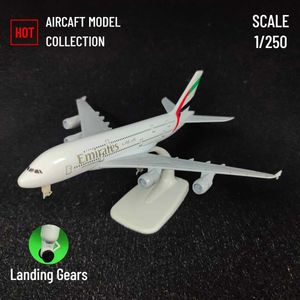 Flugzeug Modle Scale 1 250 Metall Luftfahrt Replik Fliegen Emirates Flugzeugmodell Flugzeug Minor Raumdekor Weihnachtsgeschenk Kinder Spielzeug für Jungen S2452089