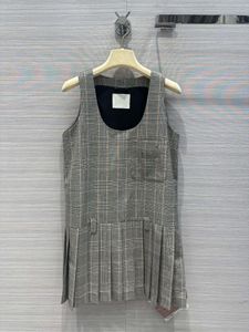 Milan Runway Dress 2024 Ny Summer Autumn O Neck ärmlösa modedesignerklänningar märke samma stilklänning 0521-3