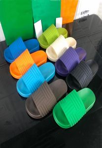 Slider Sandals Projektantka Kobiety Kapcie Slajdy plażowe płaskie gumowe buty Wysokiej jakości klapki dla mężczyzn kobiety zielone palce u nos